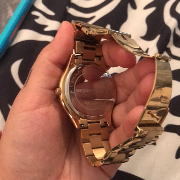 Gently worn Michael Kors good watch with pink face - Picture 3 of 5